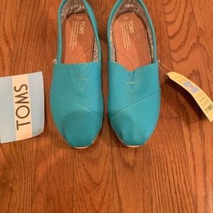 Toms Shoes NWT!